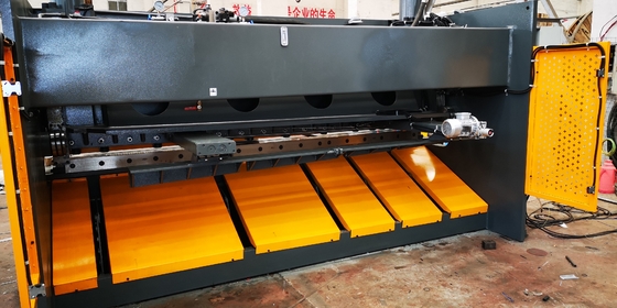 Aufschlitzen der Cnc-Blech-Schermaschinen-Blatt-Ausschnitt-Presse Qc12k-4x3200