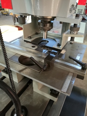 90 Maschinen-Winkel-Eisen-Schere Ton Small Hydraulic Ironworkers Q35y-20 lochende scherende