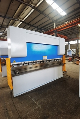 7.5KW CNC-Druckbremsmaschine Hydraulisches leichte Stahl 400mm Gewicht 7000kg